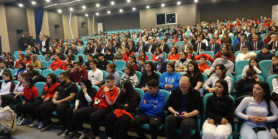 Gençlik ve Spor Bakanı Osman Aşkın Bak, milli muharip uçak 'KAAN' ile ilgili, “KAAN büyük bir başarı hikayesi. Devamı gelecek" dedi.