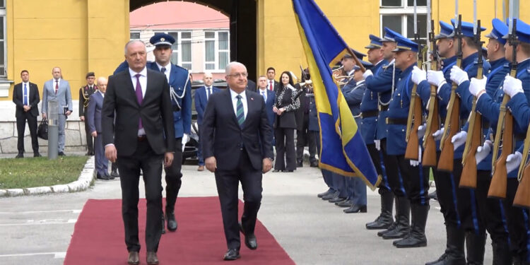 Yaşar Güler Bosna Hersek Savunma Bakanı ile görüştü
