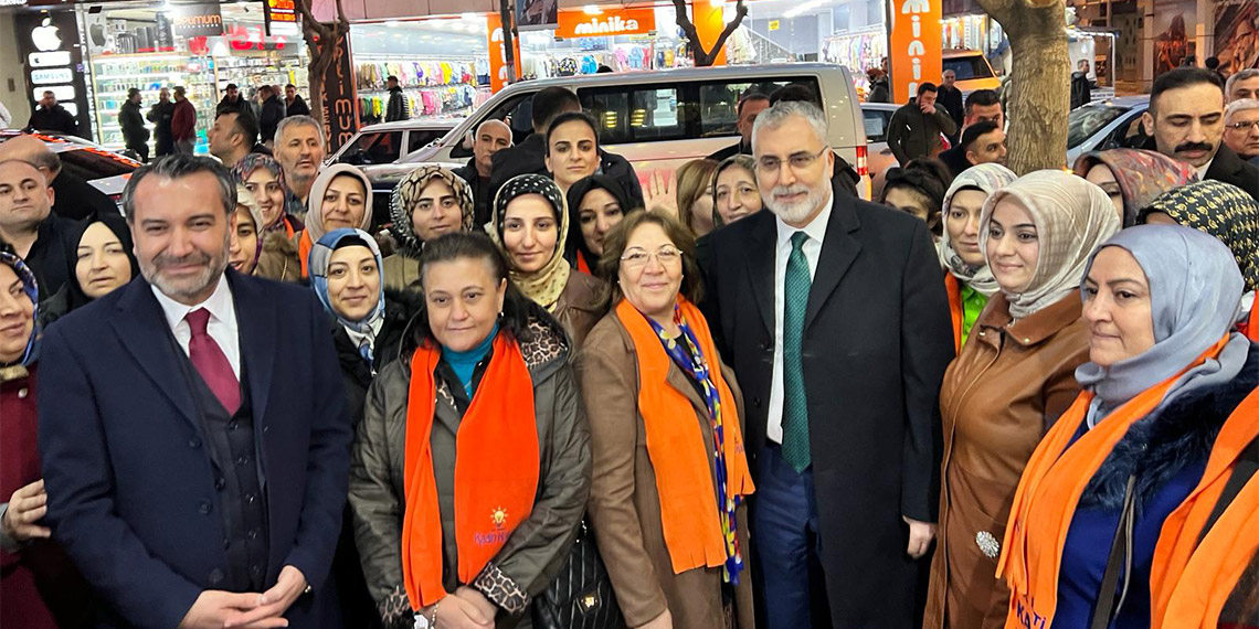 Çalışma ve Sosyal Güvenlik Bakanı Vedat Işıkhan, "Bundan önce olduğu gibi önümüzdeki süreçte de iş birliğimizi güçlü bir şekilde sürdürerek Türkiye Yüzyılı'nı hep birlikte, üretimin ve kalkınmanın yüzyılı yapacağız" dedi.