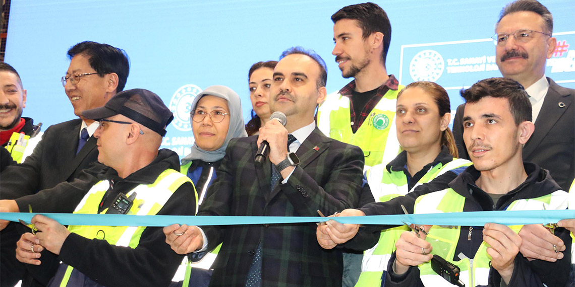 Sanayi ve Teknoloji Bakanı Mehmet Fatih Kacır, Türkiye’nin, rekabetçi iş ortamı, cazip teşvik paketleri, istikrarlı finansal altyapısı ve makroekonomik dengesi ile yatırımcılar için karlı ve güvenilir bir adres olduğunu ifade etti.