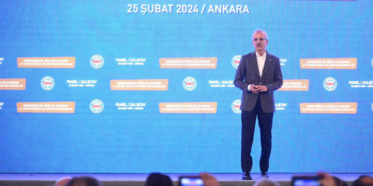 İlk etapta 5G'ye geçmeyi, ikinci etapta da 6G'nin hazırlıklarını yapmayı planlıyoruz