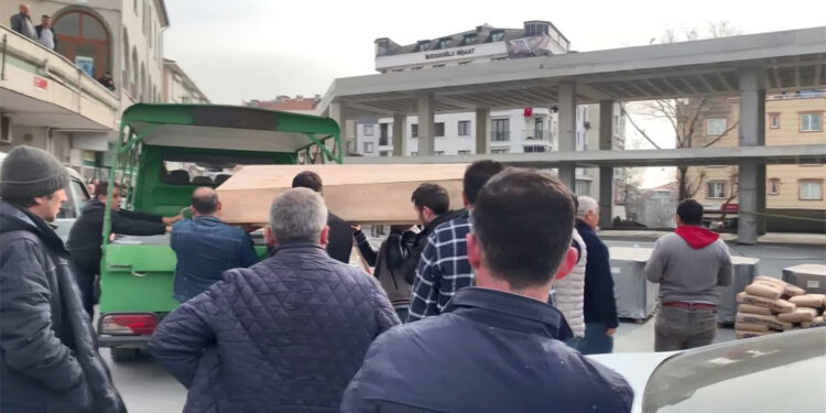 Beylikdüzü'nde asansör boşluğuna düşen işçi öldü