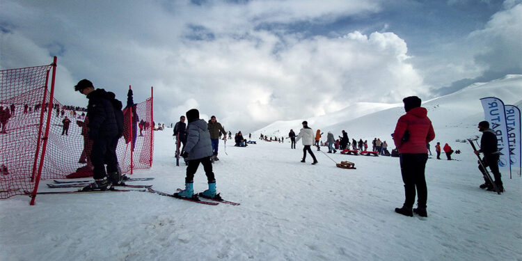 Hesarek Kayak Merkezi'ni 29 bin kişi ziyaret etti