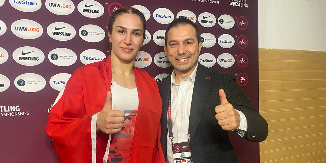 Avrupa Güreş Şampiyonası'nda 68 kiloda Ukraynalı Tetiana Rizkho Sova'yı 5-2 mağlup eden Milli güreşçi Buse Tosun Çavuşoğlu altın madalyanın sahibi oldu.