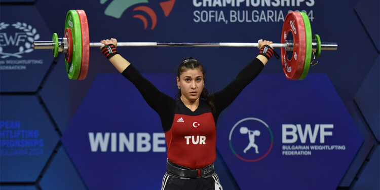 Büşra Çan Avrupa 3'üncüsü oldu