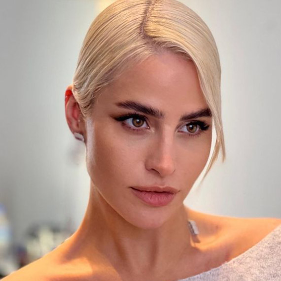 Büşra Pekin, Aile Albümü'nde