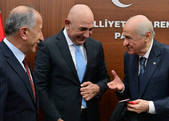 Bahçeli, Fatih Karagümrük yöneticilerini kabul etti