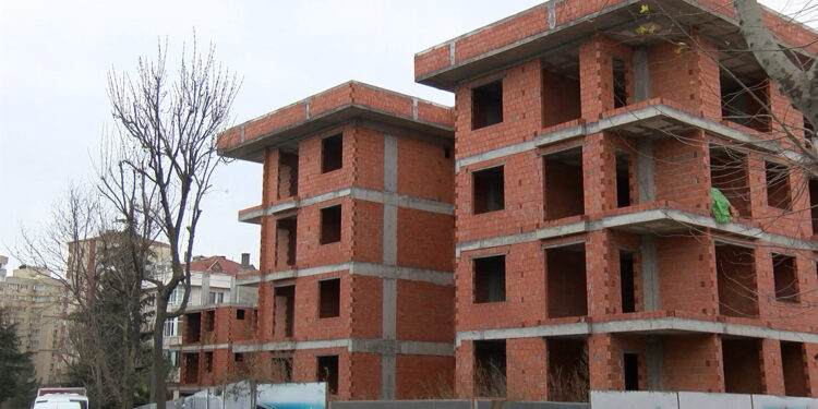 Bahçelievler'de kentsel dönüşümle yapılan binalar 'dayanaksız' çıktı