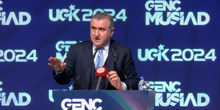 Bakan Bak, Genç İş Adamları Kongresi’nde konuştu