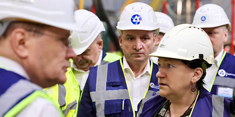 Bakan Bayraktar Akkuyu NGS sahasını ziyaret etti