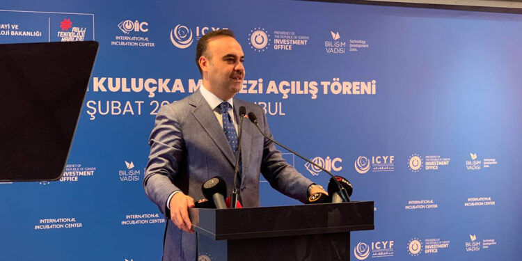 Bakan Kacır, Uluslararası Kuluçka Merkezi'nin açılışına katıldı