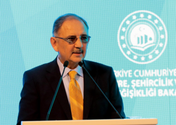 Bakan Özhaseki: Çok üretiyor ve kirletiyoruz