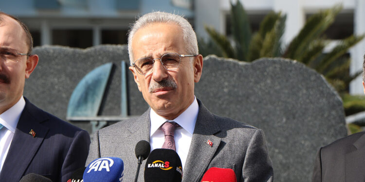 Bakan Uraloğlu: Biz hizmet için siyaset yapıyoruz