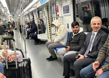 Bakan Uraloğlu metroyla İstanbul Havalimanı'na gitti