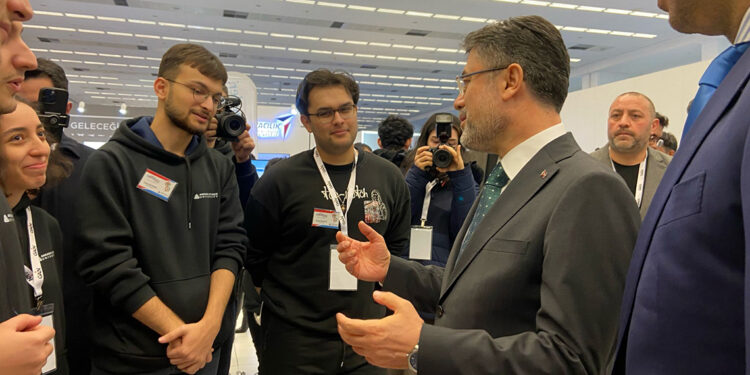 Bakan Yumaklı, yerli teknoloji ürünlerini inceledi