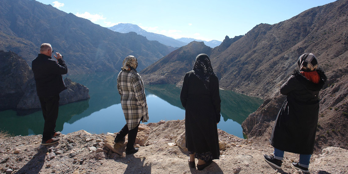 Baraj suları çekildi, dipte kalan Tekkale köyü ortaya çıktı
