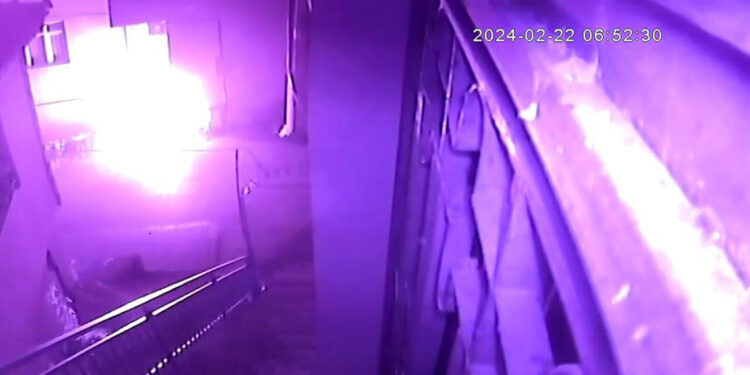 Barışmayı reddeden eski kız arkadaşının evini ateşe verdi