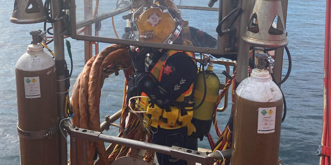 Marmara Denizi'nde seyir halindeyken Batan geminin 4 mürettebatını arama çalışmaları, 12’nci gününde 630 personelle deniz, hava ve karadan devam ediyor. Gemi enkazında ve su yüzeyindeki aramalarda, mürettebata ait olduğu değerlendirilen cüzdan ve ayakkabı ile pantolon, gömlek, mayo gibi kıyafetler ve battaniye bulundu.