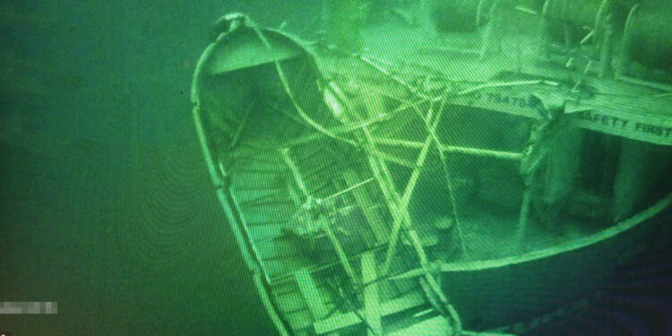 Batan geminin kayıp 4 mürettebatı aranıyor; batık çıkarılmayacak