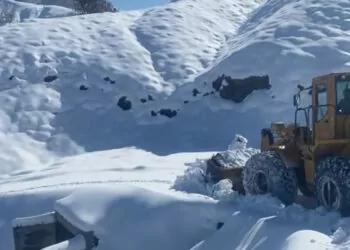 Batman sason'da 19 yerleşim yerinin yolu kardan kapandı