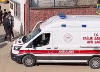 Batman'da nöbetçi öğretmen bıçaklandı