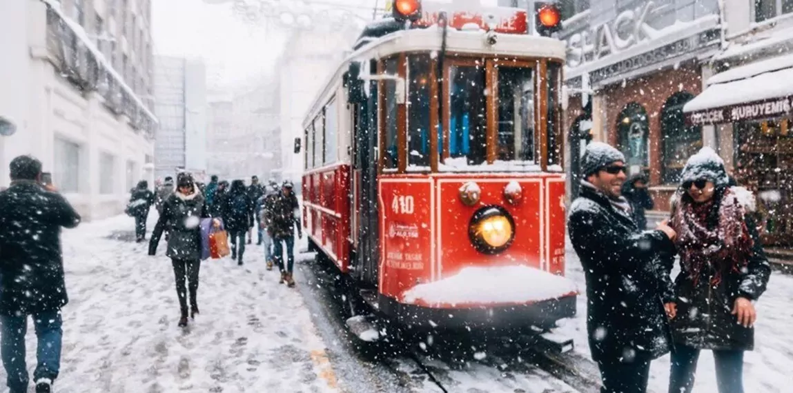 Yeni yılda hava sıcaklıkları mevsim normalleri üzerinde seyrederken, bazı bölgelerde sağanak yağışlar etkili oldu. Şubat ayına girmemizle birlikte ‘beklenen kar ne zaman yağacak? ’ sorusunun cevabı da merak edilmeye başlandı.