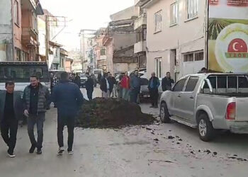 Belediye başkan adayı Sadi Aktaş'a gübreli protesto