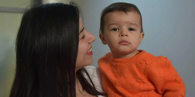 Beste bebek, göz kapağı kaldırma ameliyatı ile sağlığına kavuştu