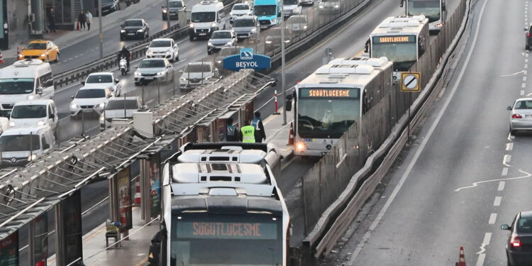 Beşyol Metrobüs durağında 45 günlük yenileme çalışması