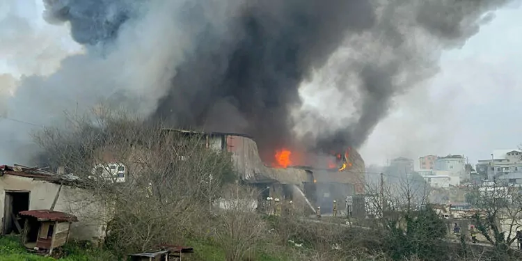 Beykoz'da fabrikada yangın