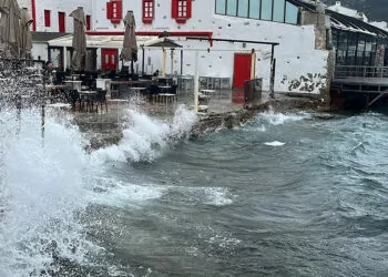 Bodrum'da fırtına; balıkçılara 'denize açılmayın' uyarısı