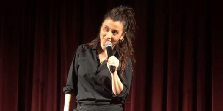 Burcu Gönder komedyenliğe adım attı