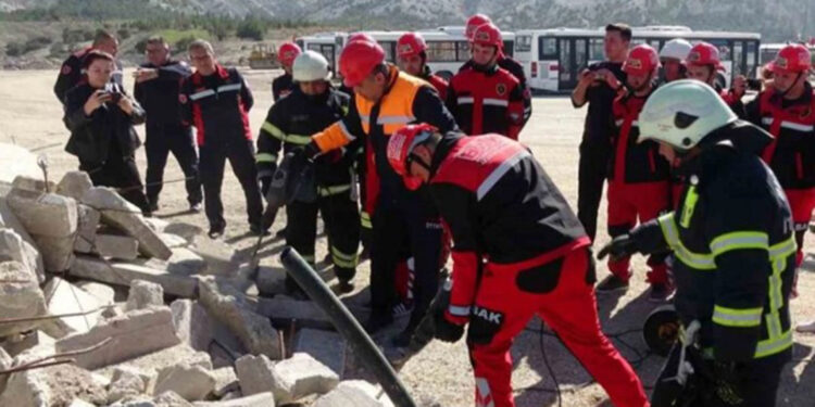 Burdur'da arama kurtarma ekibi ilk tatbikatını yaptı
