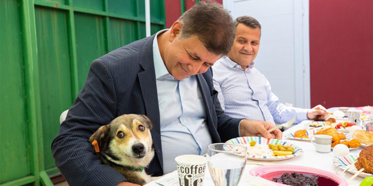 Cemil Tugay veteriner hekimlerle bir araya geldi