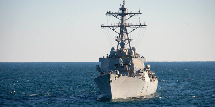 CENTCOM: Husiler, ticari gemilere balistik füze attı