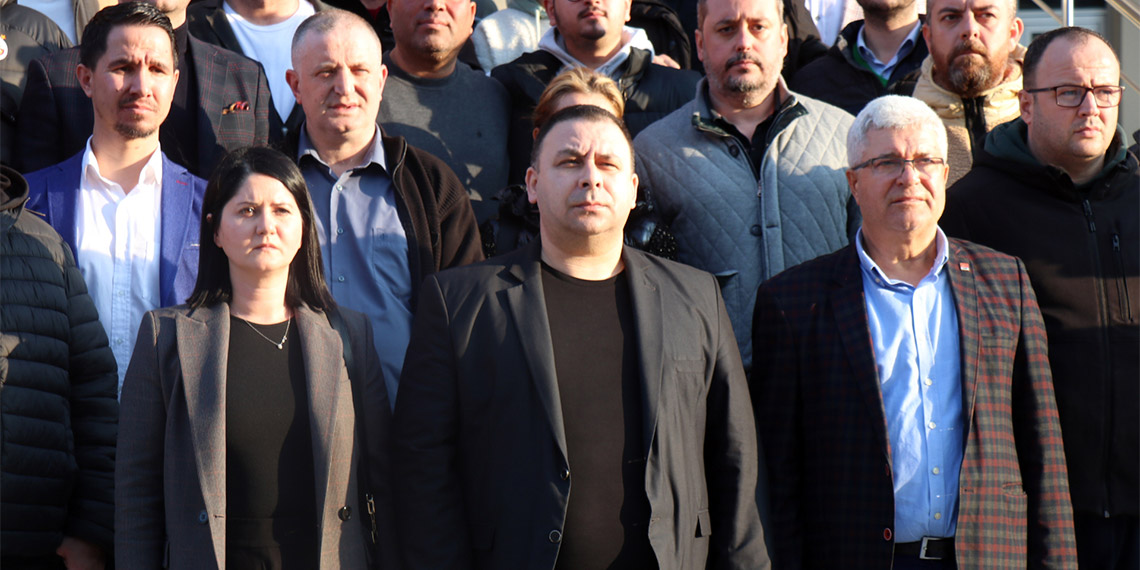 CHP Edirne Belediye Başkan Adayı olarak gösterilen, genel başkan Özgür Özel'in Ankara'ya çağırarak sahnede elini kaldırdığı Şükrü Ciravoğlu, sağlık sorunları nedeniyle adaylıktan çekildiğini açıkladı.