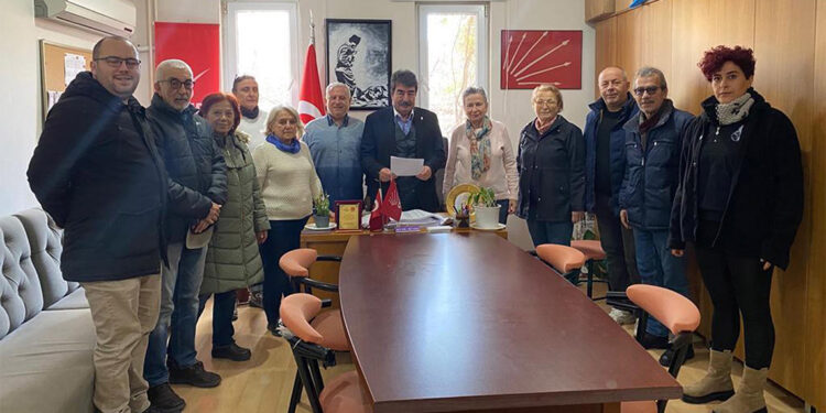 CHP Foça yönetimi istifa etti