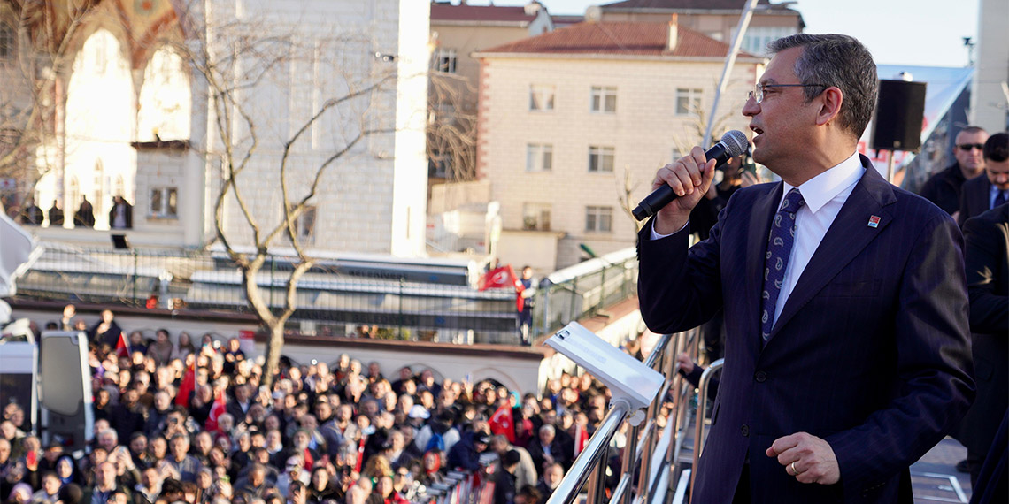 CHP Genel Başkanı Özel, "Siyasetçiler Ankara'da anlaşamamış olabilir. Ama Ekrem Başkan'a geçen seçimde oy veren iyi insanlar, bir yere gitmediler" dedi.