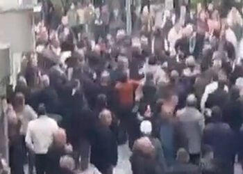 CHP Hopa seçim bürosunda yumruklu kavga kamerada