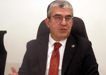 DEM AKP ile beraber davrandığını daha nasıl ifade etmeli?