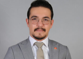 CHP'nin başkan adayı Deniz Onaç, bıçaklandı