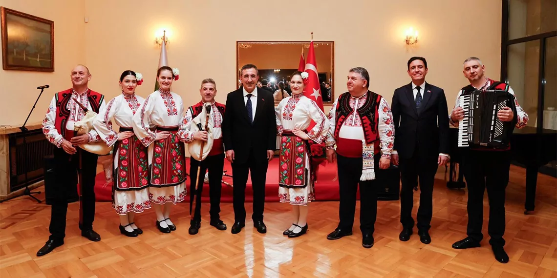 Cumhurbaşkanı yardımcısı cevdet yılmaz, "türkiye ve bulgaristan'ın başarıları da sorumlulukları da ortaktır. Yaşasın türkiye-bulgaristan dostluğu" dedi.