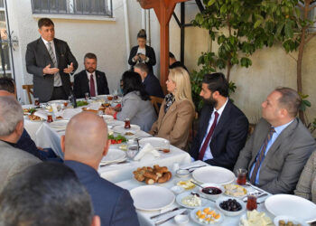 Cemil Tugay: Hep beraber İzmir'in pastasını büyütelim