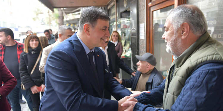 Cemil Tugay, vatandaşlarla bir araya geldi
