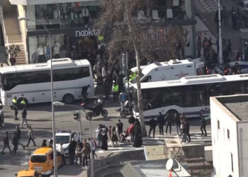 Çevik kuvvet midibüsünün çarptığı çocuk öldü