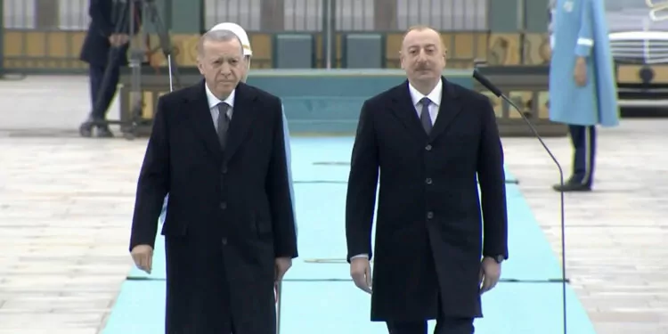Cumhurbaşkanı erdoğan, aliyev'i resmi törenle karşıladı