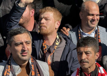 DEM Parti’den, HÜDA PAR adayıyla yan yana fotoğrafa inceleme