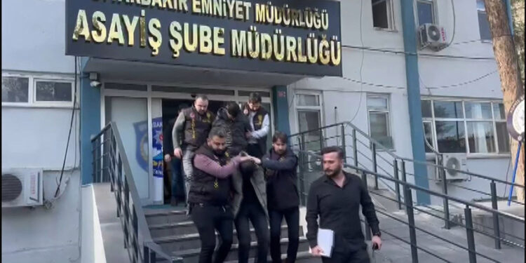 Diyarbakır'da Şah-Mat operasyonu; 8 gözaltı