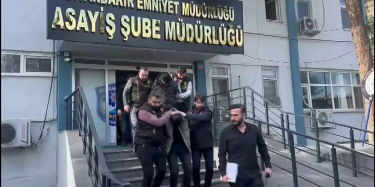 Diyarbakır'da şah-mat operasyonu; 8 gözaltı