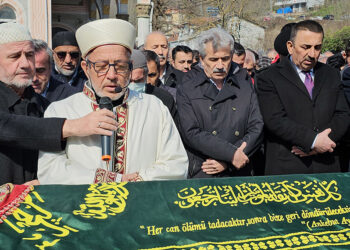 Danıştay Başkanı Zeki Yiğit, ablasını toprağa verdi